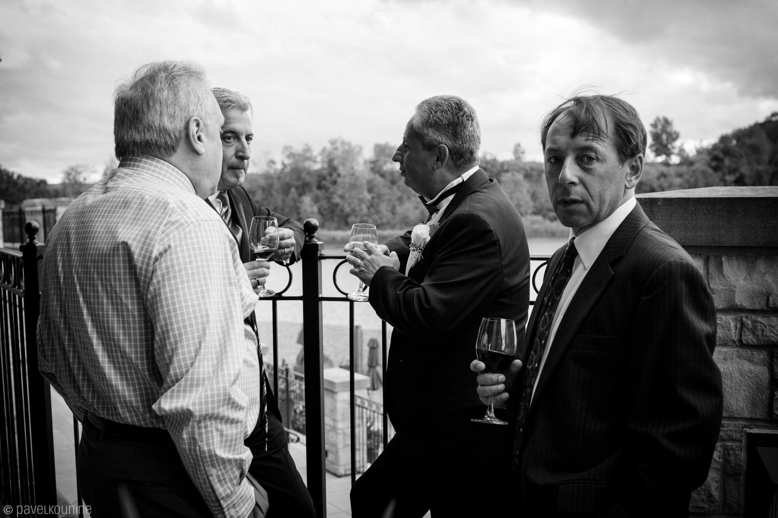 photojournalistic wedding photography