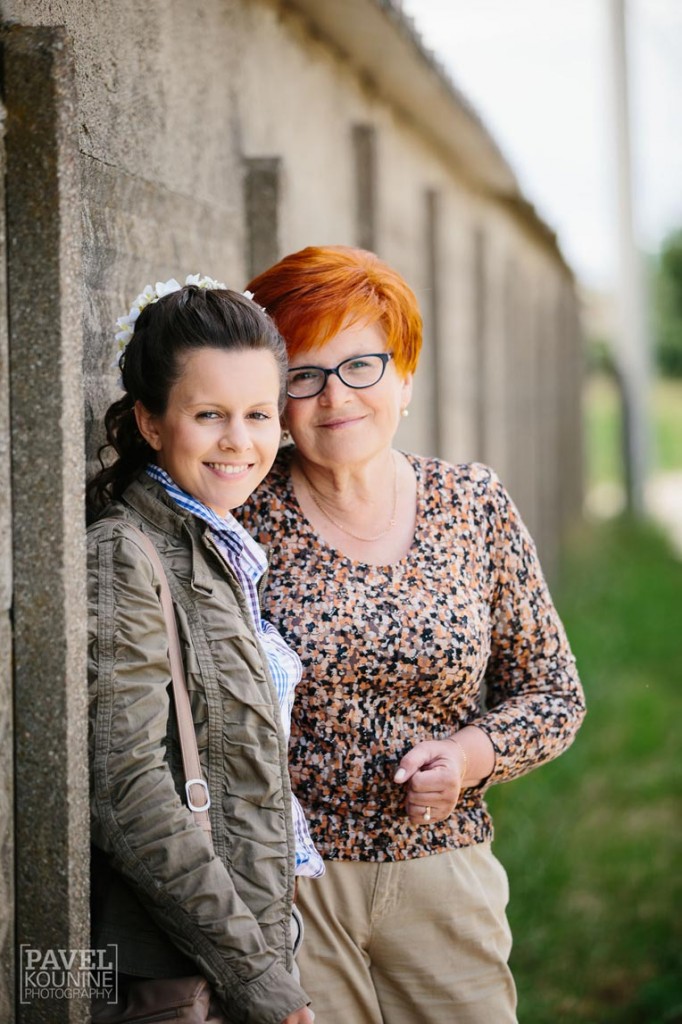 Intimate wedding photography: bride and mother portrait