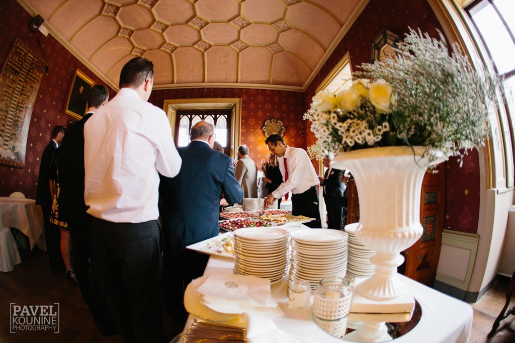 Intimate wedding photography: wide angle view of the cocktail snacks