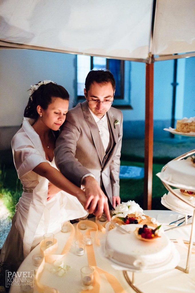 intimate documentary wedding photography